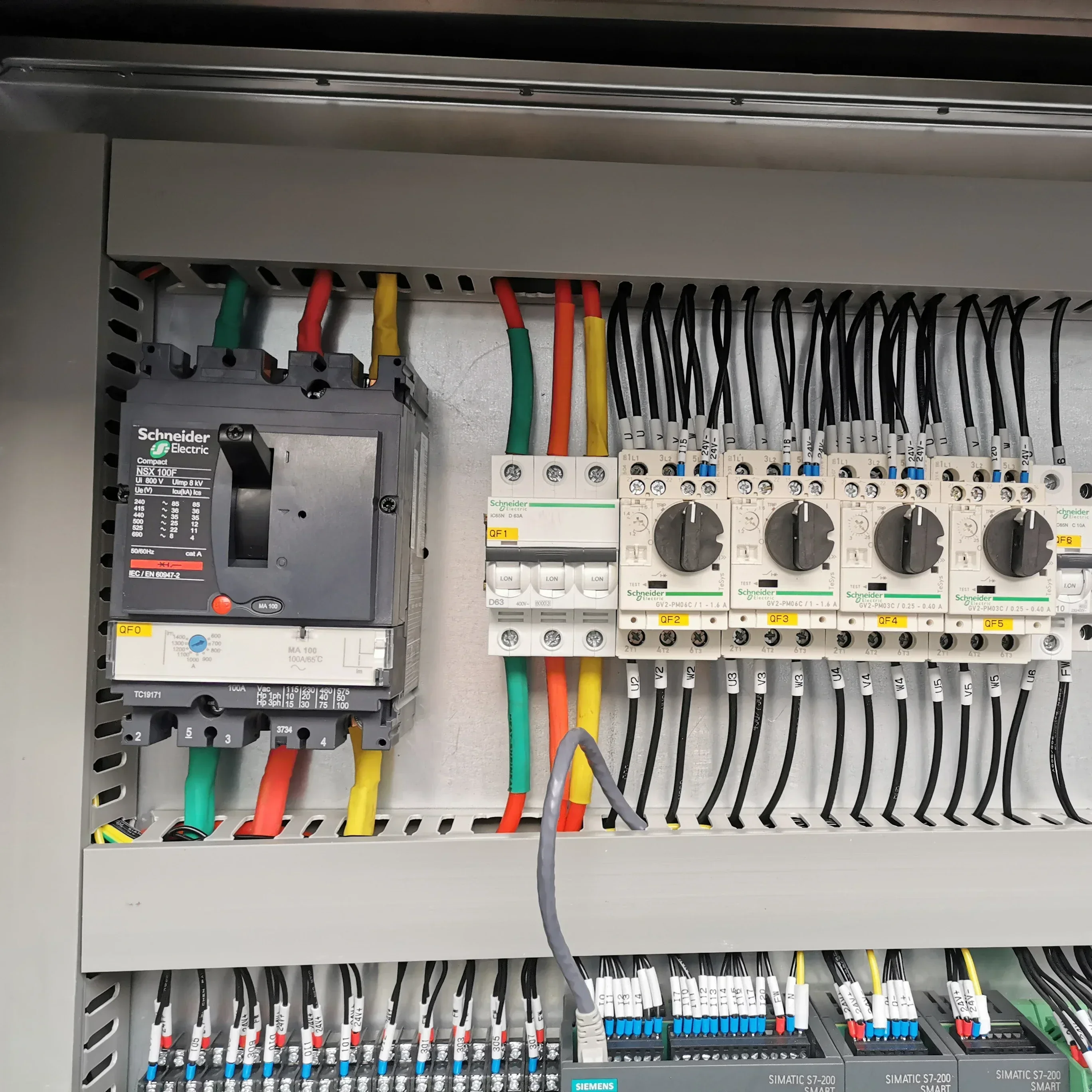 Outdoor Power Distribution Cab - Outdoor Power Distribution Board recensione e prezzo